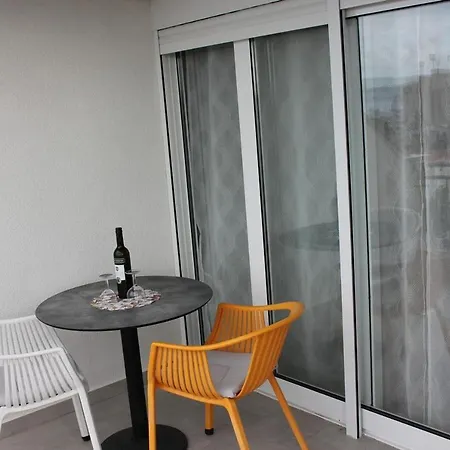 With A Parking Space - 21911 Makarska